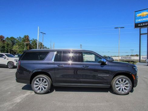 New 2026 Chevrolet Suburban Premier image 3