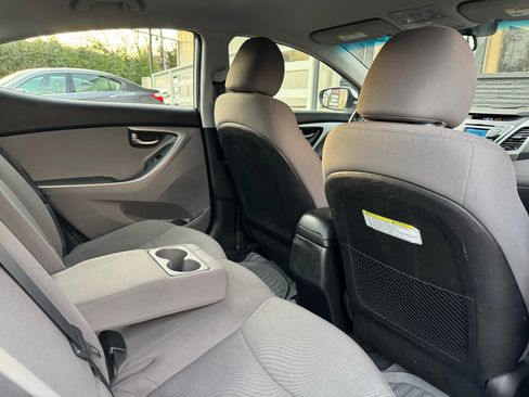 Used 2015 Hyundai Elantra SE image 15
