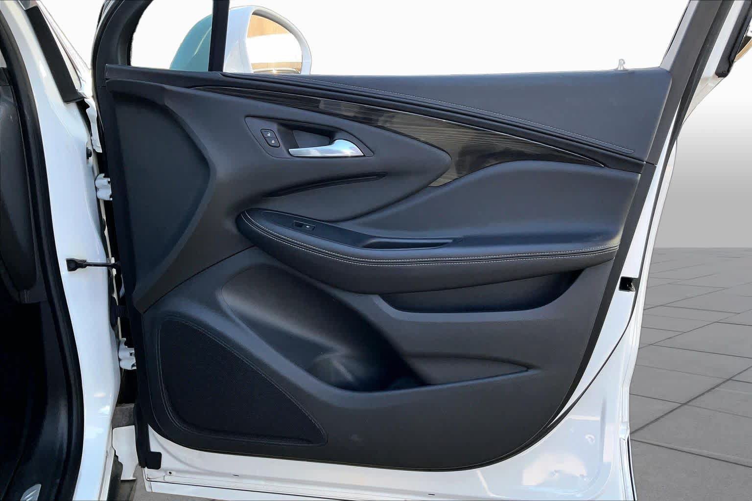Used 2019 Buick Envision Essence FWD image 24
