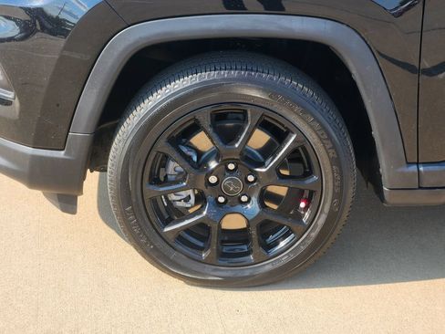 Used 2026 Jeep Compass Latitude AWD/4WD image 12