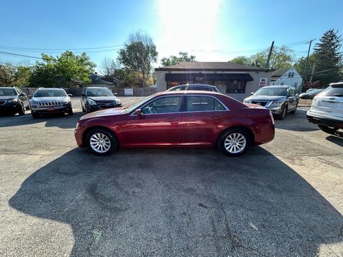 Used 2014 Chrysler 300 image 4
