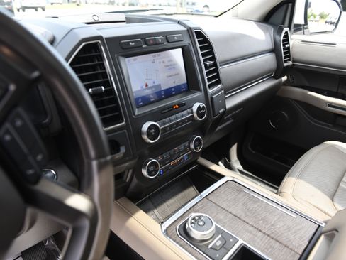 Used 2020 Ford Expedition Limited w/ Equipment Group 301A RWD image 16