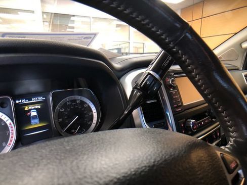 Used 2018 Nissan Titan PRO-4X w/ Pro-4x Convenience Package AWD/4WD image 19