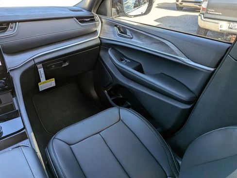 New 2025 Jeep Grand Cherokee Limited w/ Luxury Tech Group II image 15