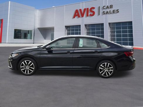 Used 2025 Volkswagen Jetta SE FWD image 9