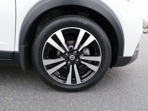 Used 2019 Nissan Kicks SR w/ Exterior Package image 11