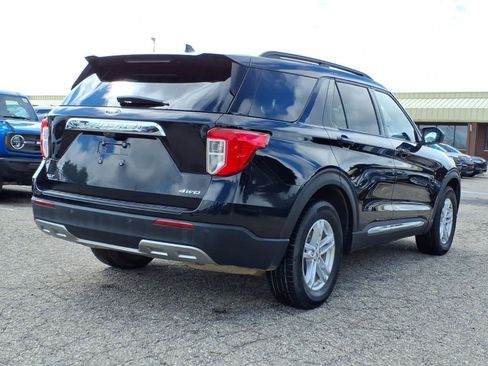 Used 2023 Ford Explorer XLT w/ Equipment Group 202A AWD/4WD image 5