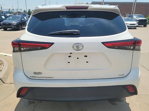 Used 2021 Toyota Highlander XLE FWD image 10