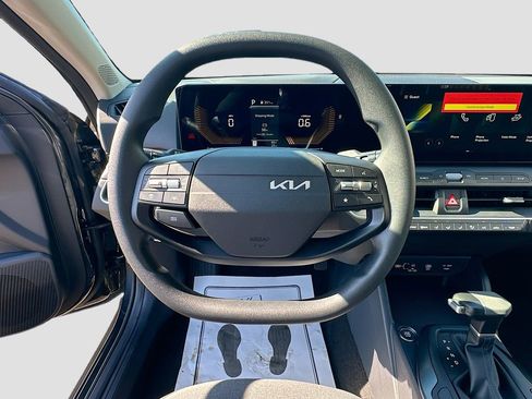 New 2025 Kia K4 LXS image 11