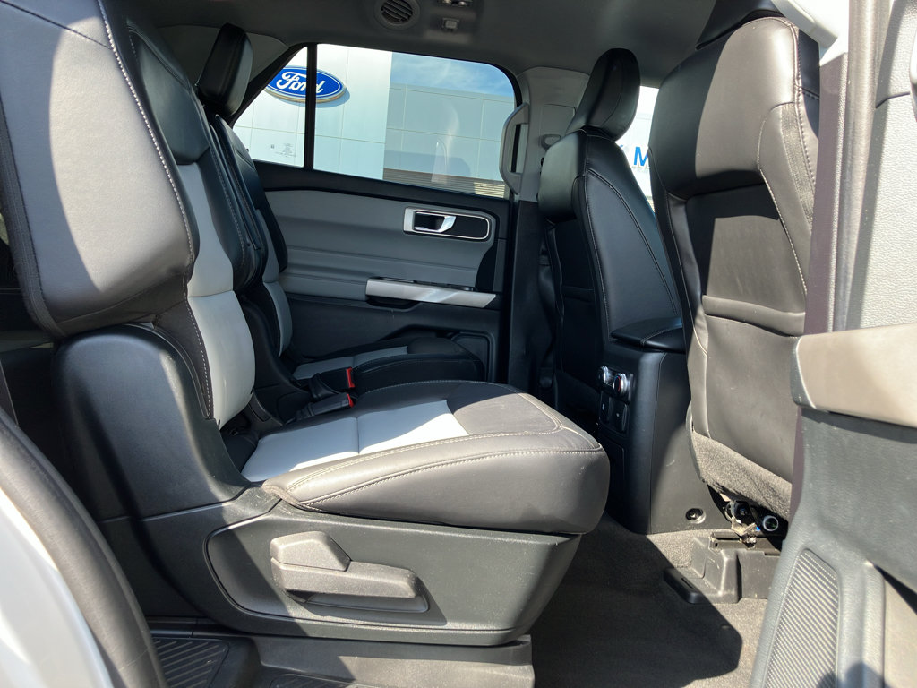 Used 2022 Ford Explorer XLT w/ Equipment Group 202A AWD/4WD image 32
