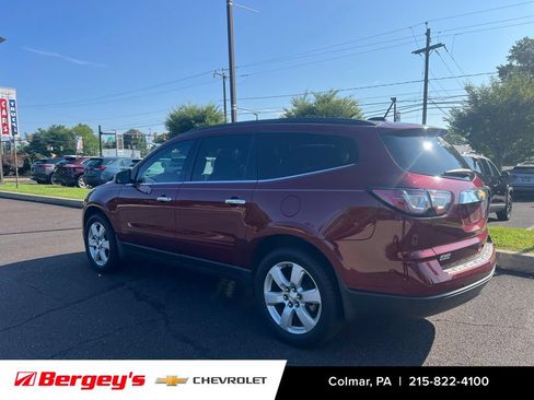 Used 2016 Chevrolet Traverse LT w/ Style and Technology Package FWD image 5