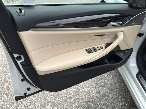 Used 2023 BMW 530e w/ Premium Package RWD image 10