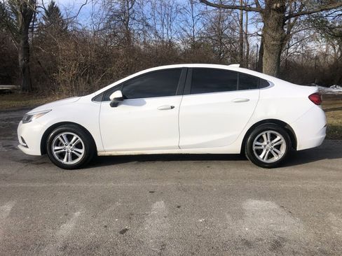 Used 2018 Chevrolet Cruze LT image 16