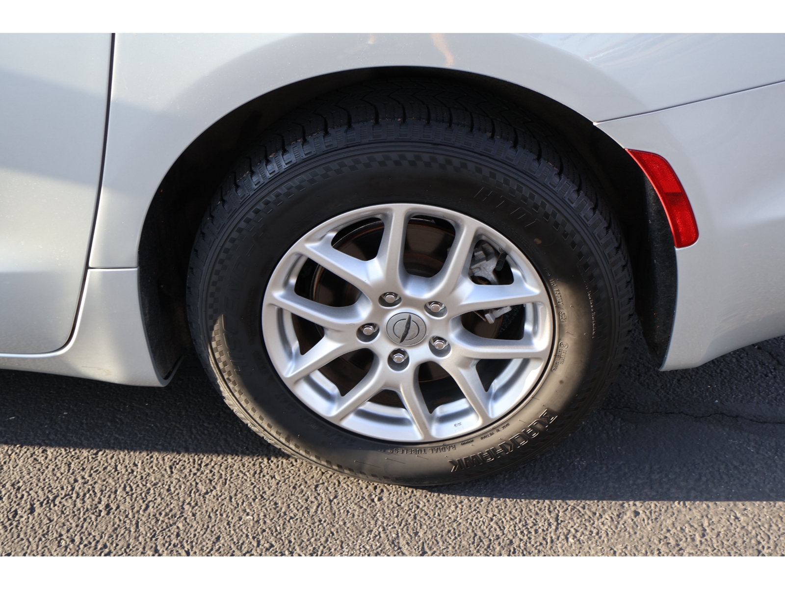 Used 2024 Chrysler Pacifica Touring-L FWD image 14
