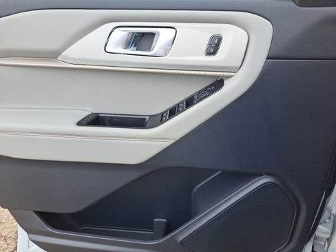 Used 2026 Ford Explorer Active w/ Active Comfort Package image 16