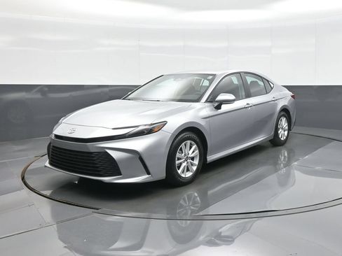 Used 2026 Toyota Camry LE FWD image 3