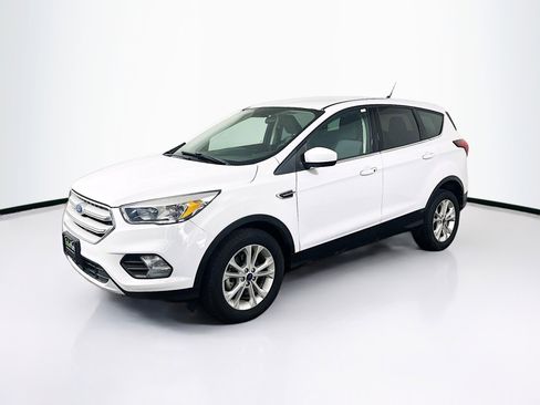 Used 2019 Ford Escape SE image 3