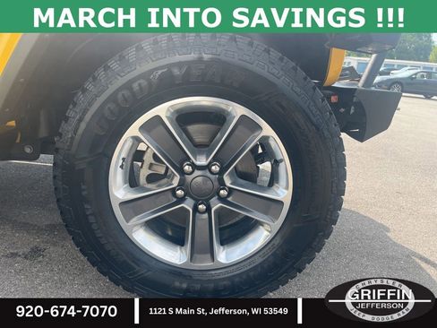 Used 2019 Jeep Wrangler Unlimited Sahara image 6