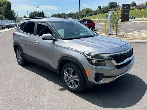 Used 2021 Kia Seltos S FWD image 2