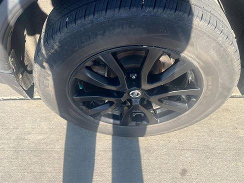 Used 2017 Nissan Rogue SV w/ Midnight Edition FWD image 8