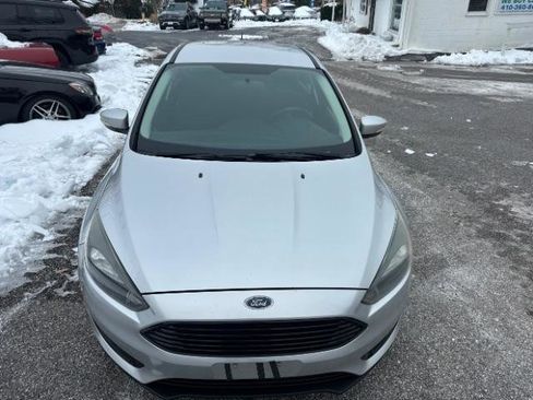 Used 2017 Ford Focus SE image 9