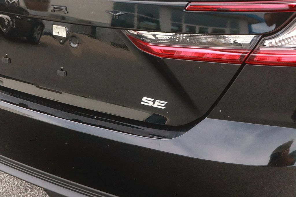 Used 2025 Toyota Camry SE FWD image 8