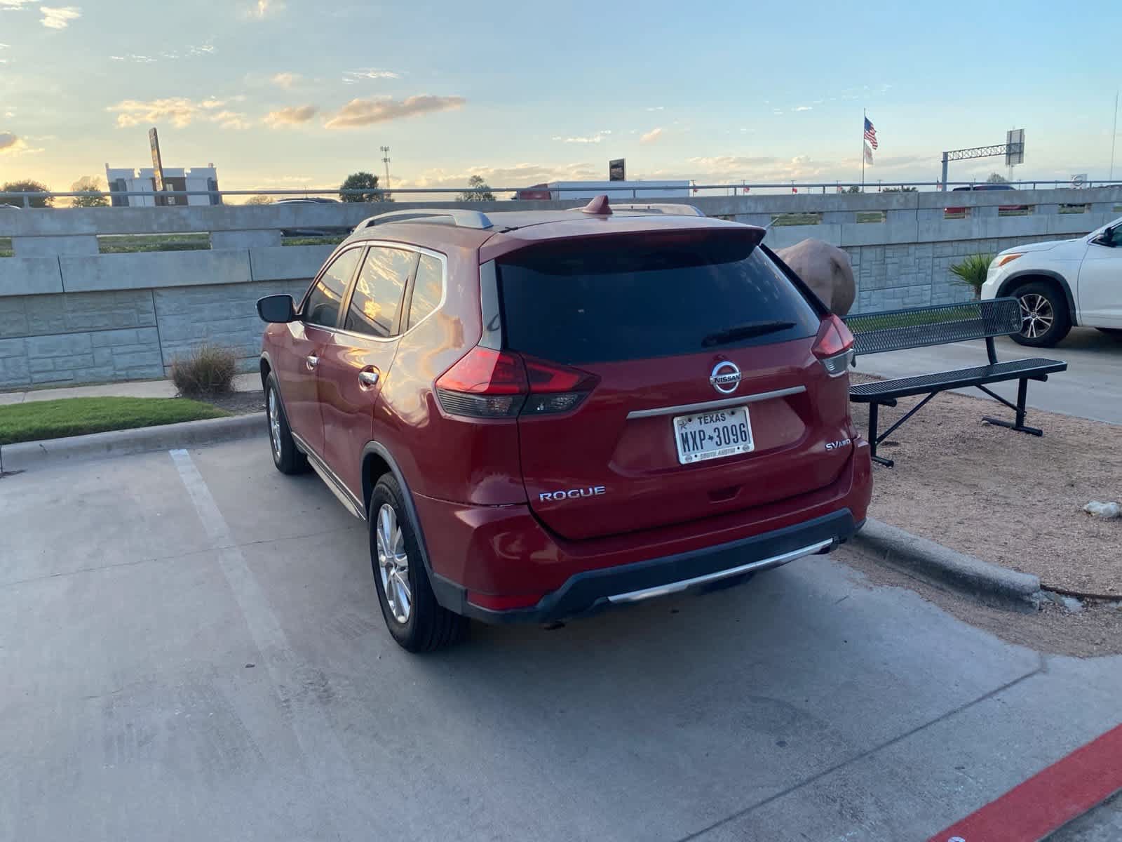 Used 2017 Nissan Rogue SV AWD/4WD image 8