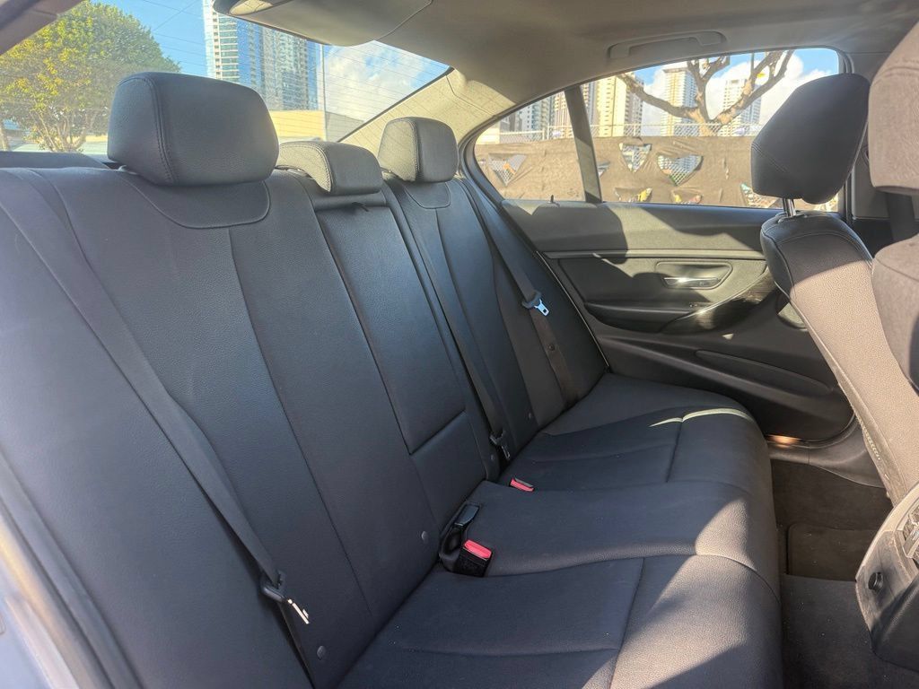 Used 2018 BMW 320i Sedan RWD image 15