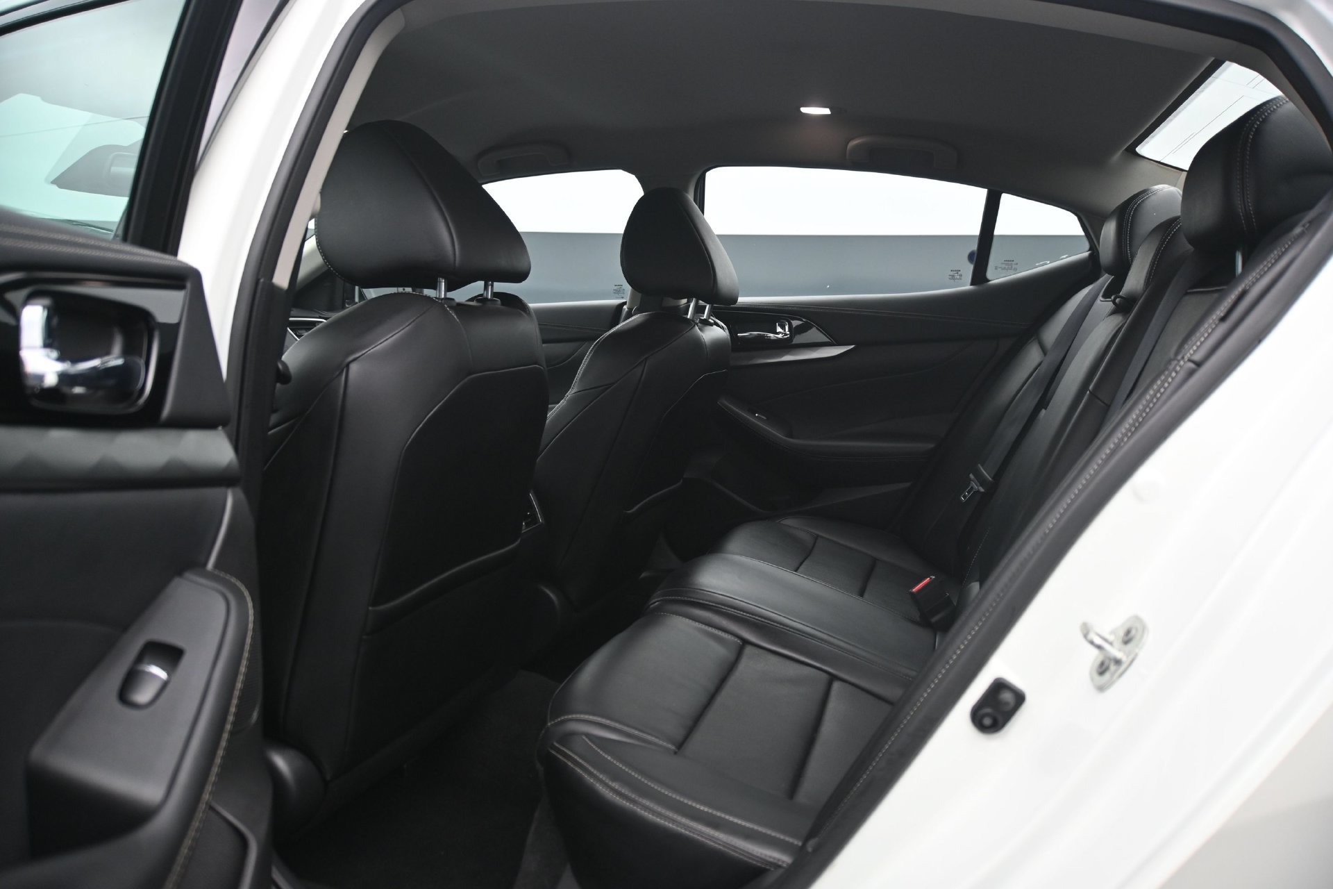 Used 2023 Nissan Maxima SV w/ Floor Mat Group FWD image 15