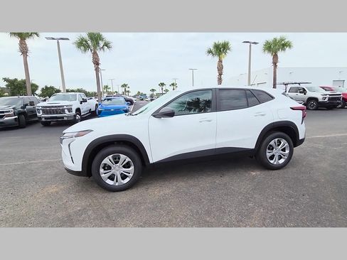 New 2026 Chevrolet Trax LS FWD image 20