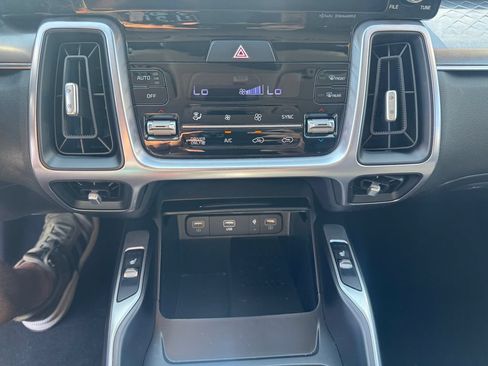 Used 2023 Kia Sorento EX AWD/4WD image 19