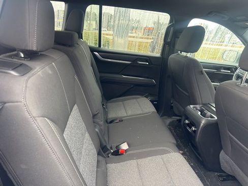 Used 2025 GMC Acadia Elevation image 6