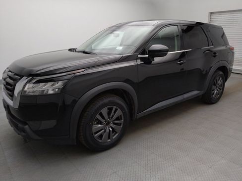 Used 2022 Nissan Pathfinder S FWD image 2
