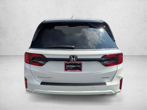 New 2026 Honda Odyssey Touring image 7