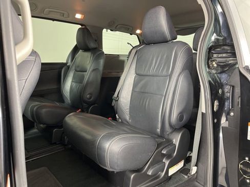 Used 2016 Toyota Sienna SE image 16