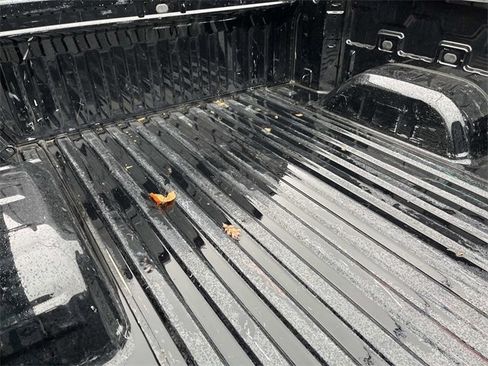 Used 2025 GMC Sierra 1500 SLT image 15