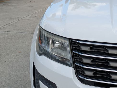 Used 2016 Ford Explorer FWD image 9