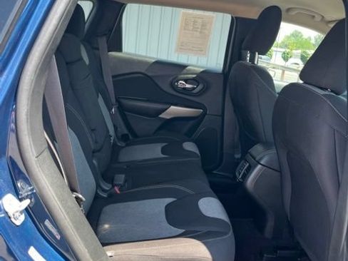 Used 2018 Jeep Cherokee Latitude AWD/4WD image 33