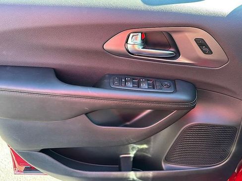 New 2026 Chrysler Pacifica Select image 14