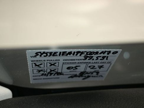 Used 2023 Tesla Model 3 Standard Range image 9