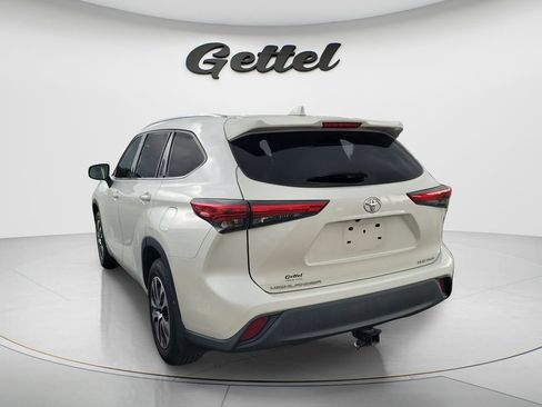 Used 2021 Toyota Highlander XLE AWD/4WD image 5