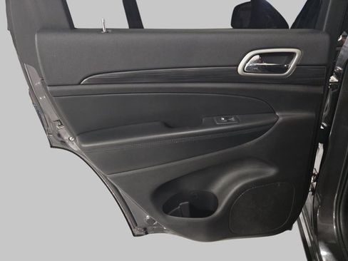 Used 2021 Jeep Grand Cherokee Laredo image 17