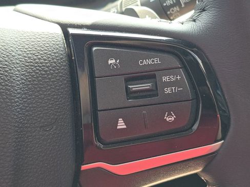 Used 2025 Honda Odyssey Touring image 13
