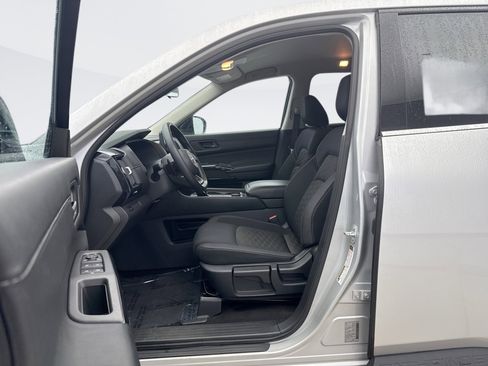 Used 2024 Nissan Pathfinder S image 10