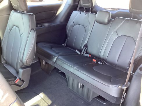 New 2027 Chrysler Pacifica Select FWD image 15