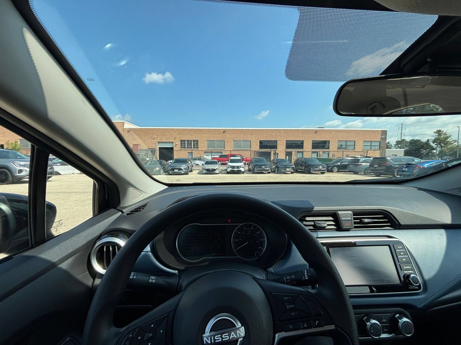 Used 2025 Nissan Versa SV FWD image 31