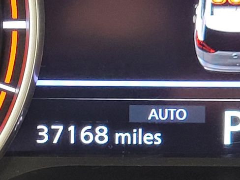 Used 2025 Nissan Rogue SV image 3