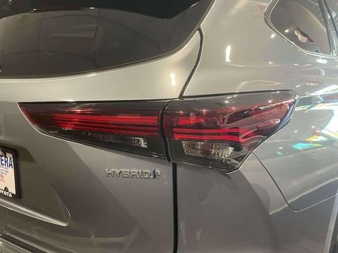 Used 2024 Toyota Highlander Platinum AWD/4WD image 10