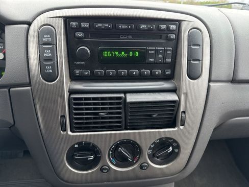 Used 2004 Ford Explorer XLT image 12