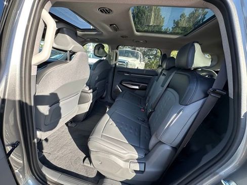 Used 2024 Kia EV9 Wind image 20